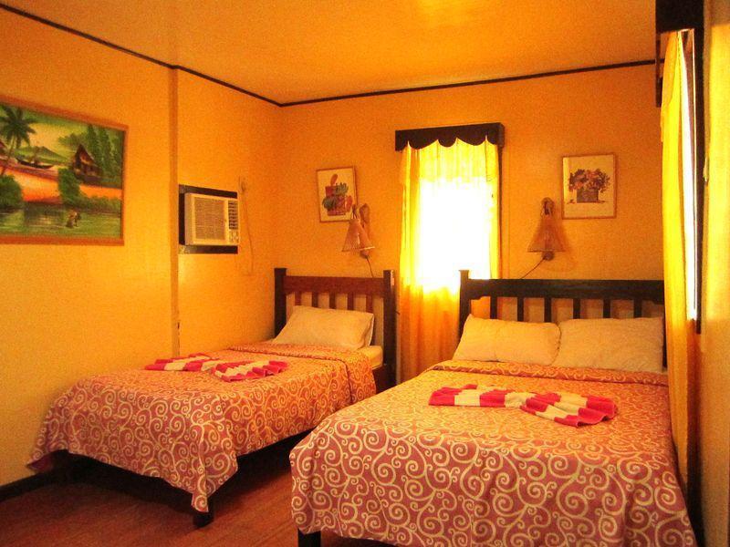 Tamaraw Beach Resort Пуерто-Галера Екстер'єр фото
